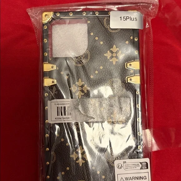 15 plus White Phone Case & Earbuds - Picture 4 of 5